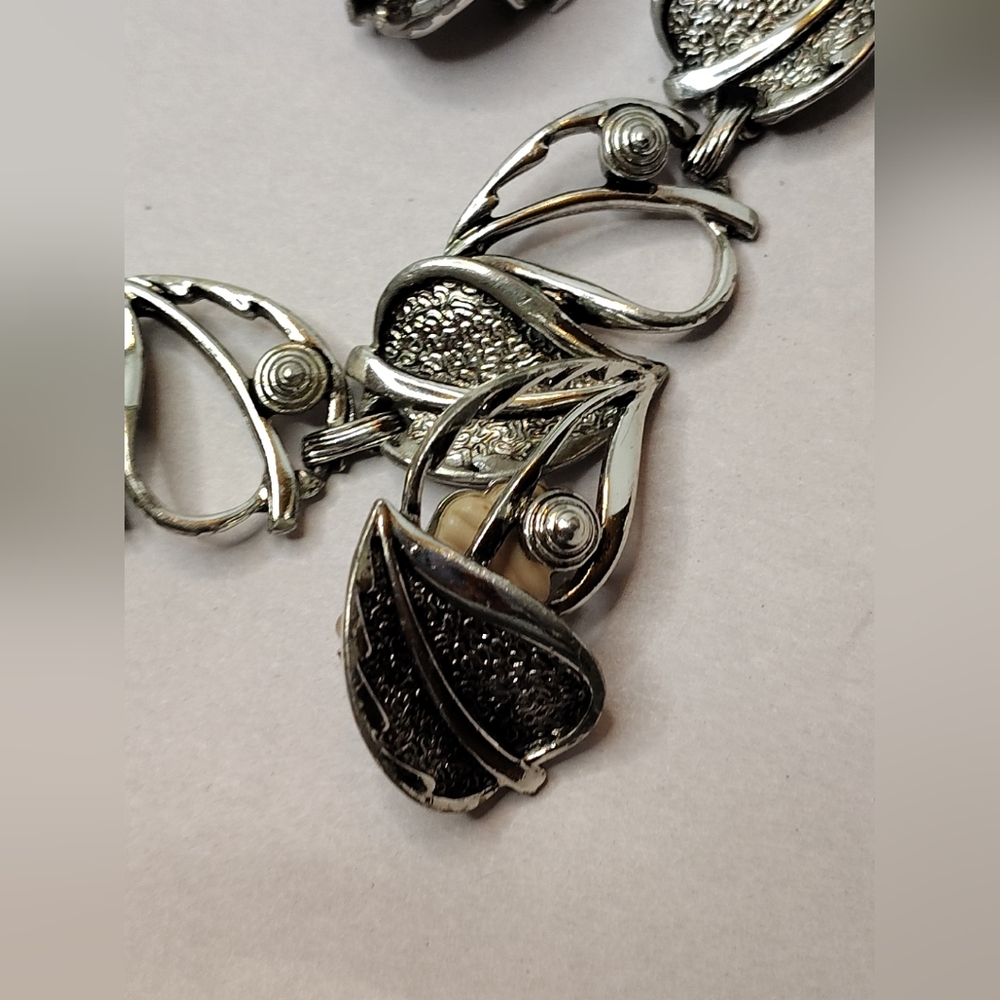 Sarah Coventry Vintage Silver Tone Leaf Link Chain Bracelet & Clip On Earrings - Picture 2 of 16